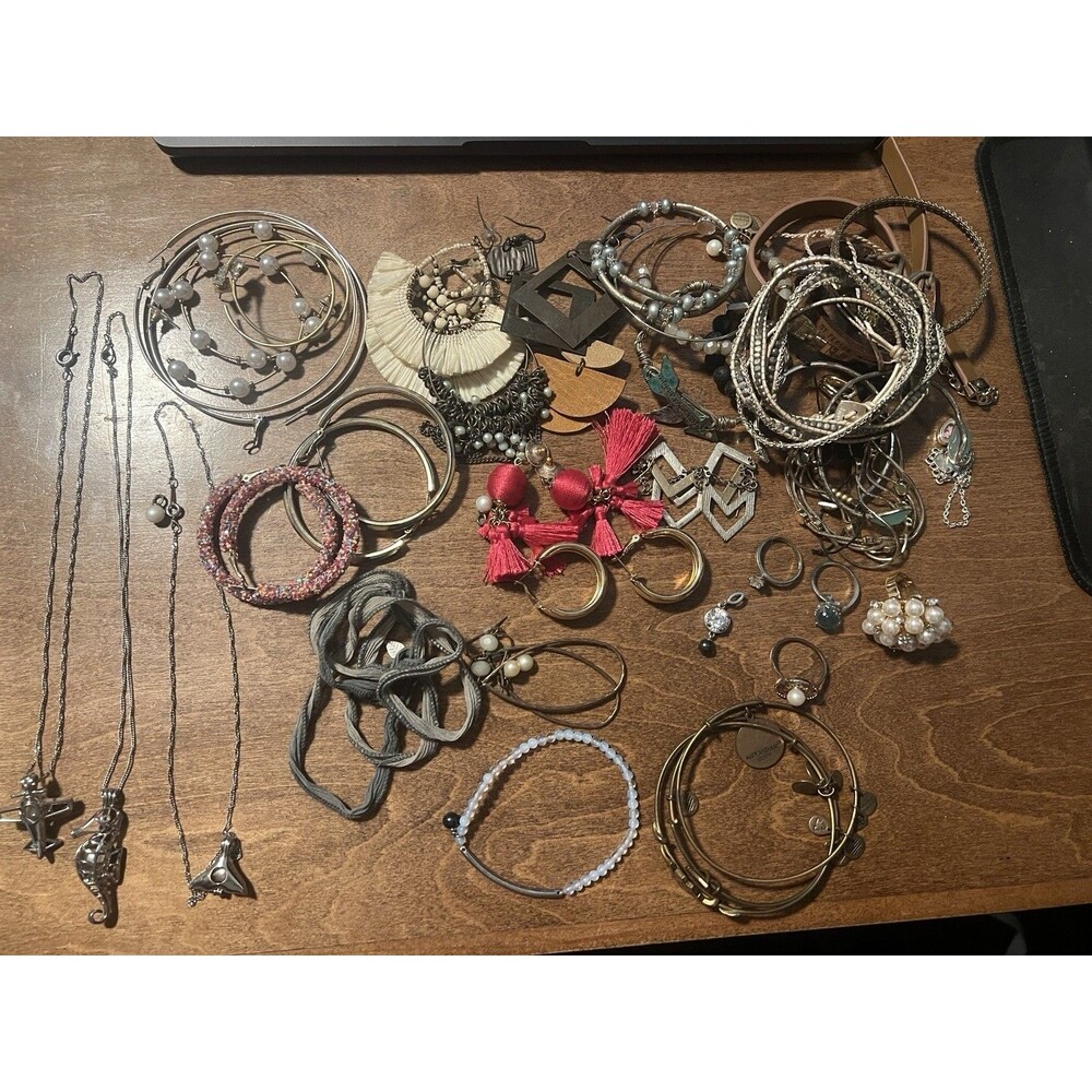 MIX Costume Jewelry Lot Earring Bracelet Pin Anklet Necklace 46 Pieces